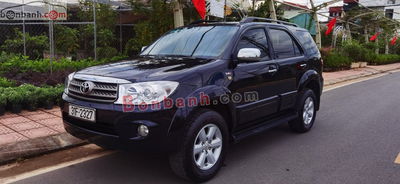 Xe Toyota Fortuner 2010
