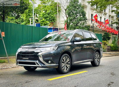 Xe Mitsubishi Outlander 2.0 CVT 2022