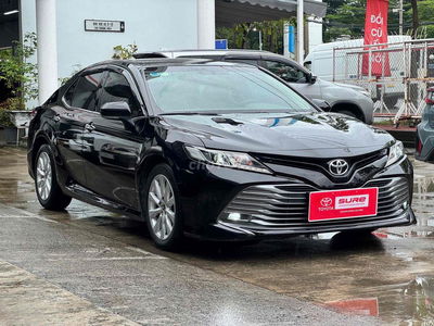Toyota Camry 2020 màu đen 2.0G đi 67000 km xe zin