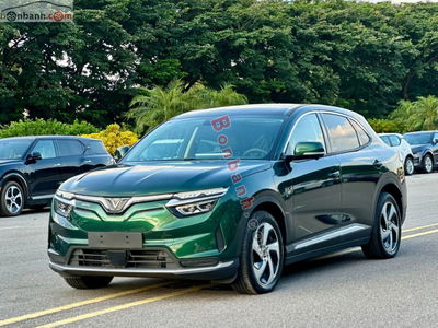 Xe VinFast VF8 S 2024