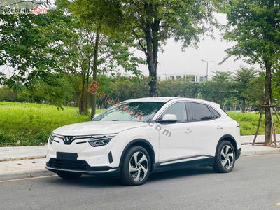 Xe VinFast VF8 S 2024