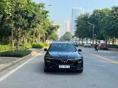 VinFast Lux A2.0 2019 2.0 AT - 30000 km