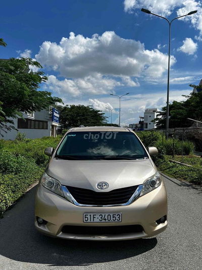 Bán xe Toyota Sienna 2010 3.5L
