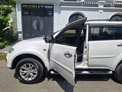 Mitsubishi Pajero Sport 2016 3.0AT 4×2 mau trang