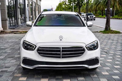 Mercedes_E200_Exclusive Model 2023 Bank 90%