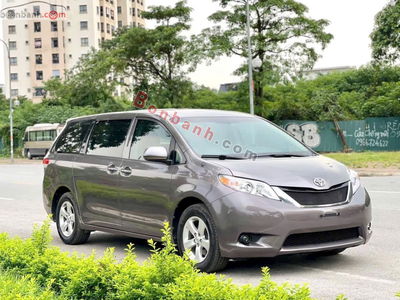Xe Toyota Sienna LE 2.7 2010