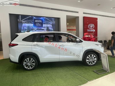 Xe Toyota Innova Cross HEV 2.0 CVT 2025