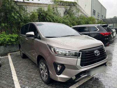 Toyota Innova 2022 E 2.0 MT - 50000 km