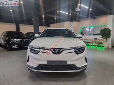 Xe VinFast VF8 Eco AWD 2022