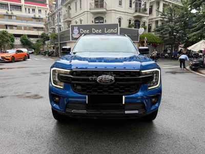Ford Everest Sport Xanh đưa trước 350tr nhận xe