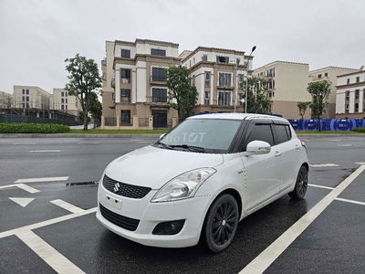 Suzuki Swift 1.4AT màu trắng, số tự động