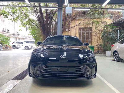 TOYOTA CAMRY 2.5HEV MID 2025 Xe hãng bán