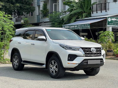 Toyota Fortuner 2022 AT trắng camay