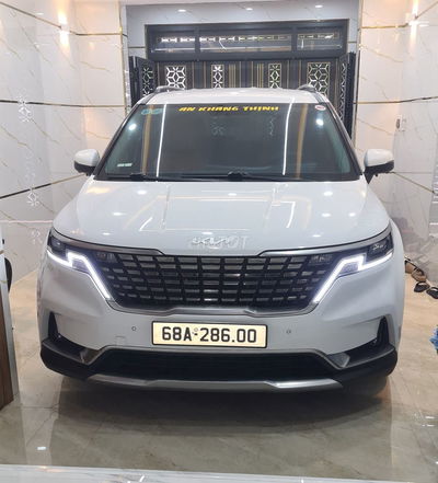 KIA CARNIVAL 2022 PREMIUM 8 CHỖ, BẢN TỰ ĐỘNG DẦU.