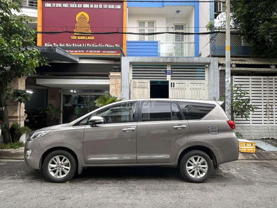 Toyota Innova 2016 2.0E