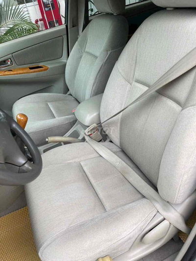 innova 2010 màu bạc