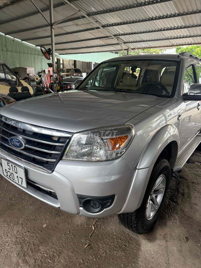 Ford Everest 2010 2.5L 4x4 MT - 115000 km