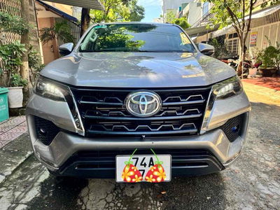 cần bán Fortuner 2021 tự động máy dàu