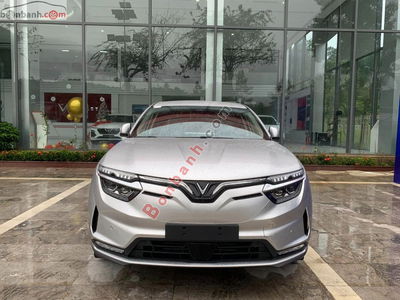 Xe VinFast VF8 Eco 2025