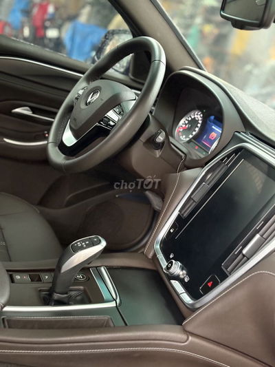 VinFast Lux A2.0 2021 Plus 2.0 AT - 40000 km - Đỏ