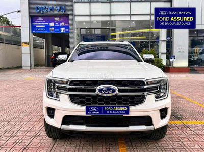 Ford Everest Titanium Trắng