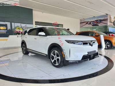 Xe VinFast VF9 Eco 2025