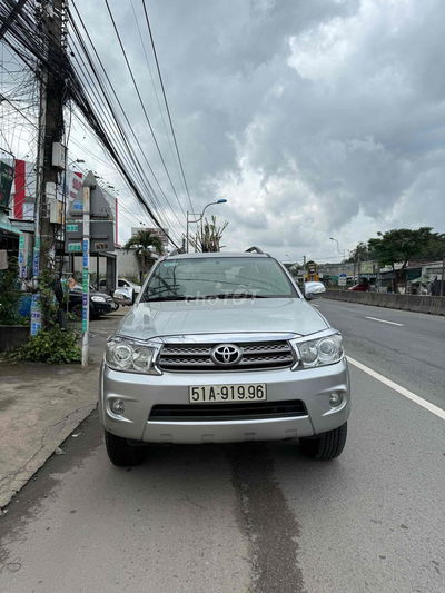 Toyota Fortuner 2009 số sàn máy dầu một cầu